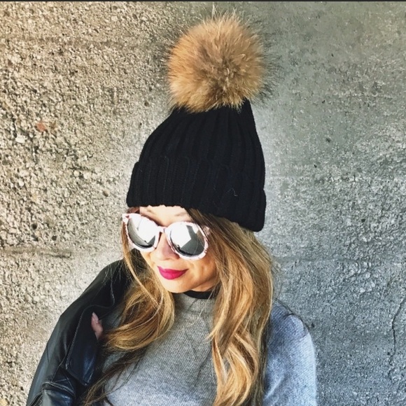 Black Fur Pom Sweater Hat - Picture 1 of 3